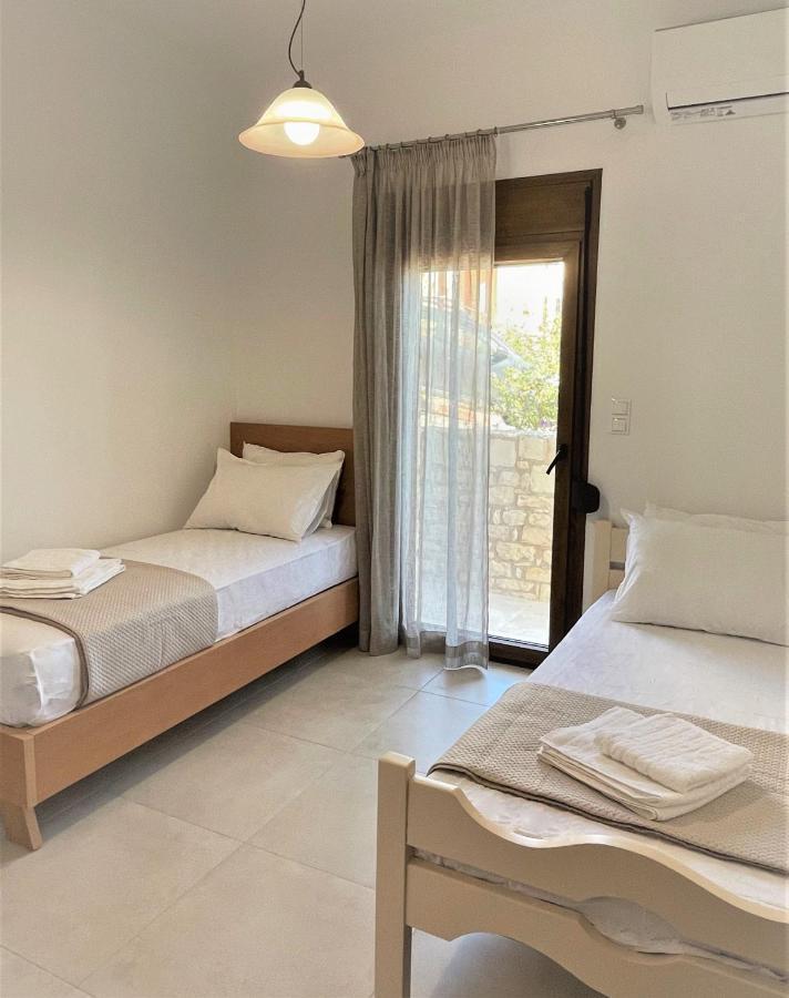 Blue Coast - Seaside Apartment Keratokambos Bagian luar foto